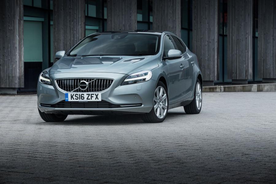  Volvo V40 D4 Inscription 2016 года  (UK) (фото 25 из 34)